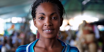A young Kenyan woman at a street market
